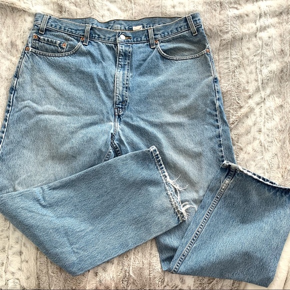 Vintage Levi’s 505 Light Wash Straight Leg Jeans - Picture 6 of 15